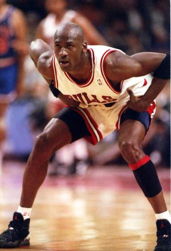 Michael Jordan-19630217ChicagoBullsDefensive stance818x1200